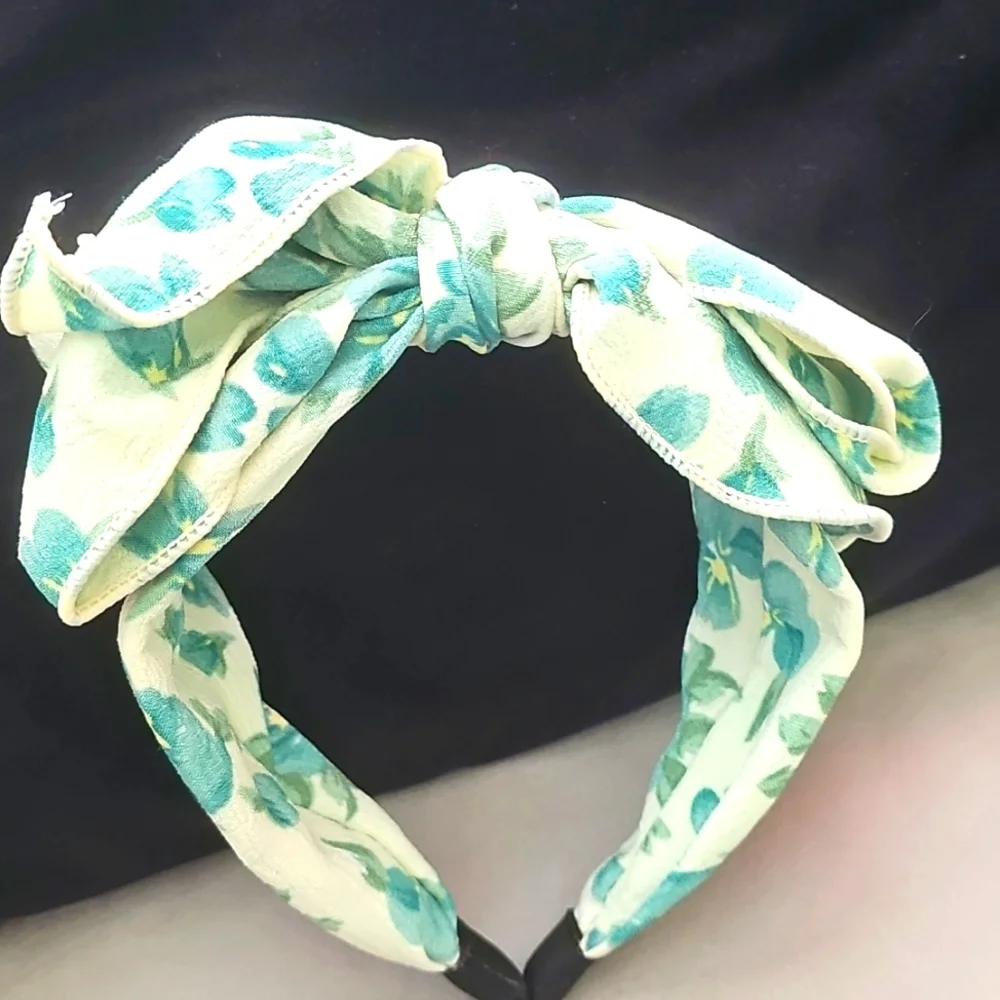 NWOT Green & Ivory Floral Bow Headband